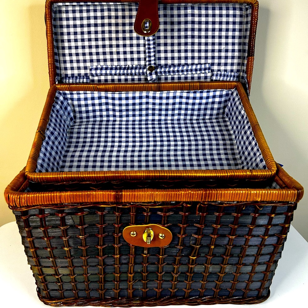 Vintage Wicker Picnic Basket with Insert
